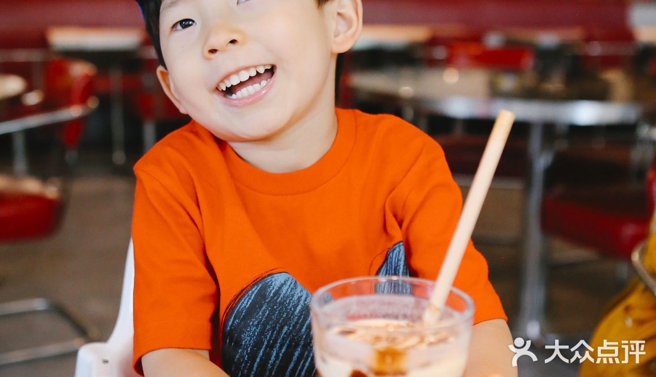 OMG～孩子一顿吃掉半张披萨，这到底有啥魔法！？