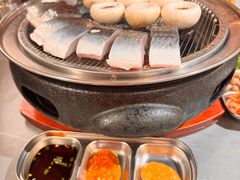 -围炉肉舍•炭烤活鳗•丹东海鲜烤肉(步行街店)