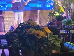 -临界音乐酒馆·小龙虾·江湖菜(华熙LIVE·鱼洞店)
