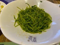 虾头膏炒豆苗-喜越泰莱·泰越料理(海逸新天地店)