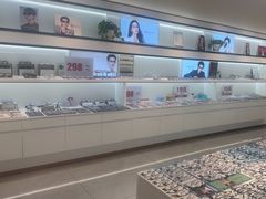 -J-Optical佳视明眼镜·蔡司视觉(青岛金茂览秀城店)