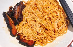Black Barbecue Pork Noodles
