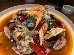 一锅又麻又辣海鲜-船歌·鱼水饺青岛菜(金狮广场店)