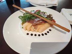 蜜瓜火腿配面包棍-北京华彬费尔蒙酒店·刃餐厅