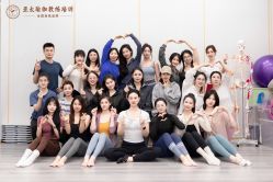 -亚太瑜伽普拉提学院