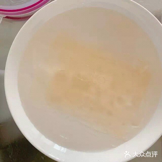 请姐妹吃我做的牛奶草莓布丁[调皮][调皮]
