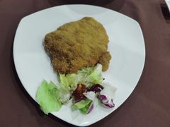崇明生态猪炸猪排配辣酱油-红房子西菜馆(淮海店)