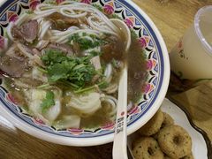 -鑫花溪牛肉米粉(人民广场店)