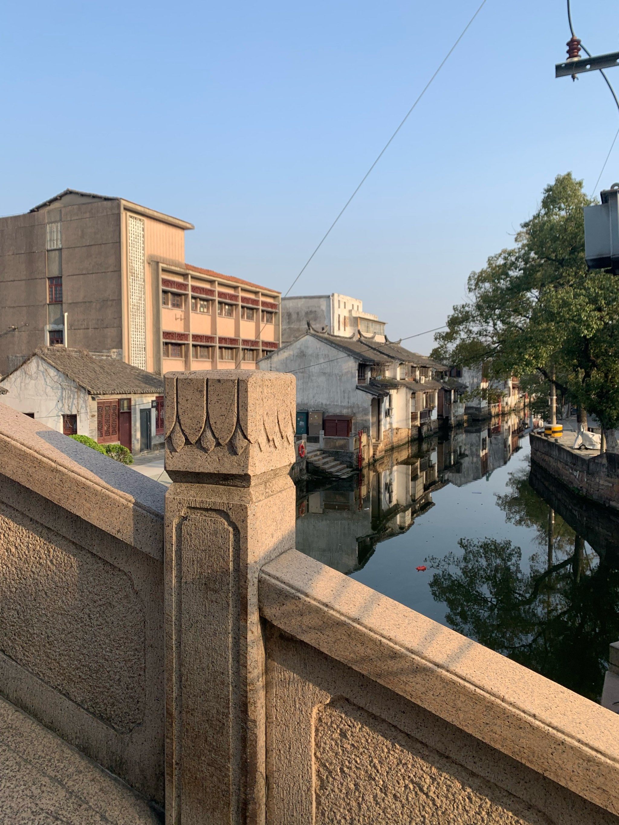 正仪老街位于江苏省昆山市西郊,阳澄湖东南岸,据说春秋时曾是吴王寿梦