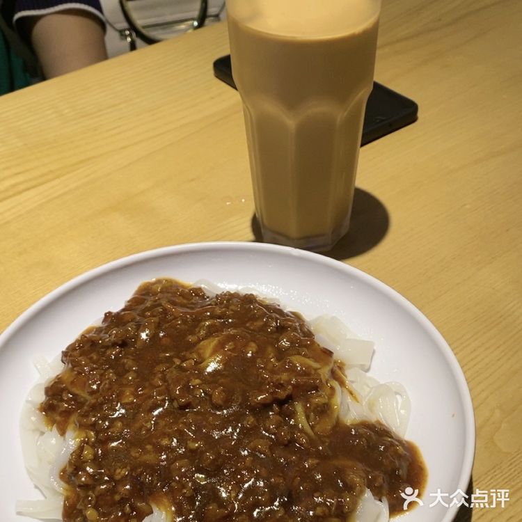 我非常推荐这家茶餐厅，相信你会喜欢上这里的食物和服务