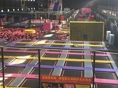-嘿哟动霸CHUA·新潮玩运动娱乐中心·蹦床滑冰团建乐园