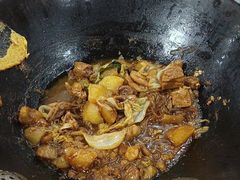 -粘豆包柴火铁锅炖