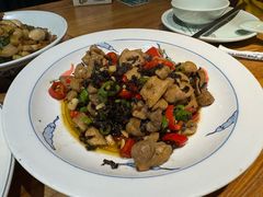 -头上红煨盐鸡·非遗院子餐厅