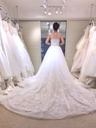 -Flora婚纱礼服定制租赁店