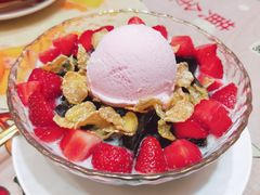 士多啤梨黑钻配雪糕-甜心妈妈·榴莲星级糖水(北京路总店)