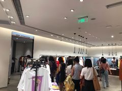 -URBAN REVIVO(高德置地广场·春广场店)