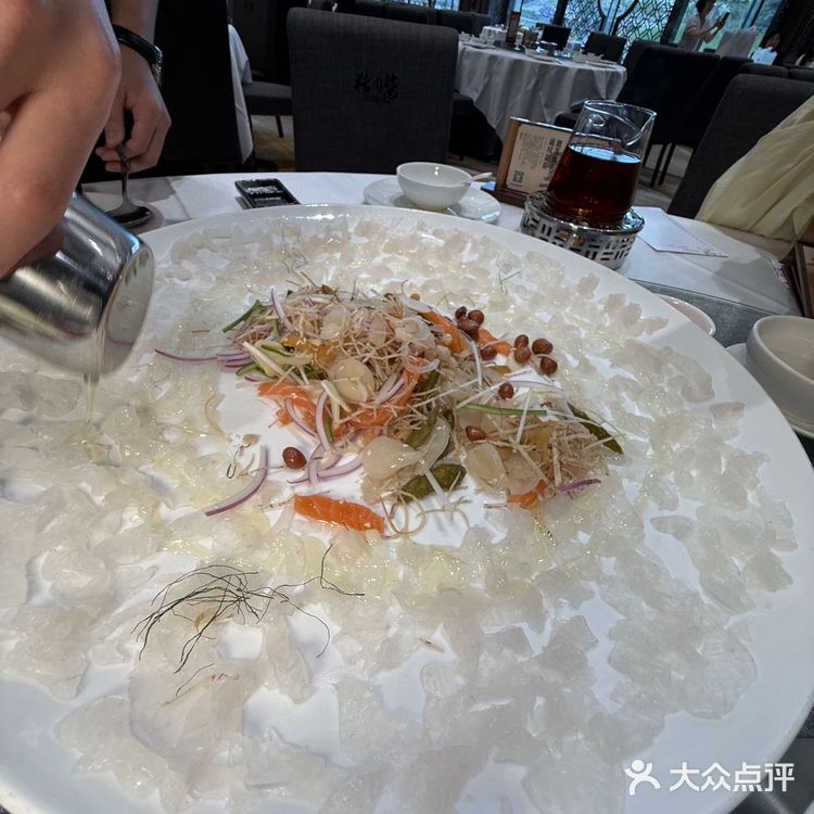 游览珠海渔女和日月贝等景点,感受珠海独特的海滨风情!