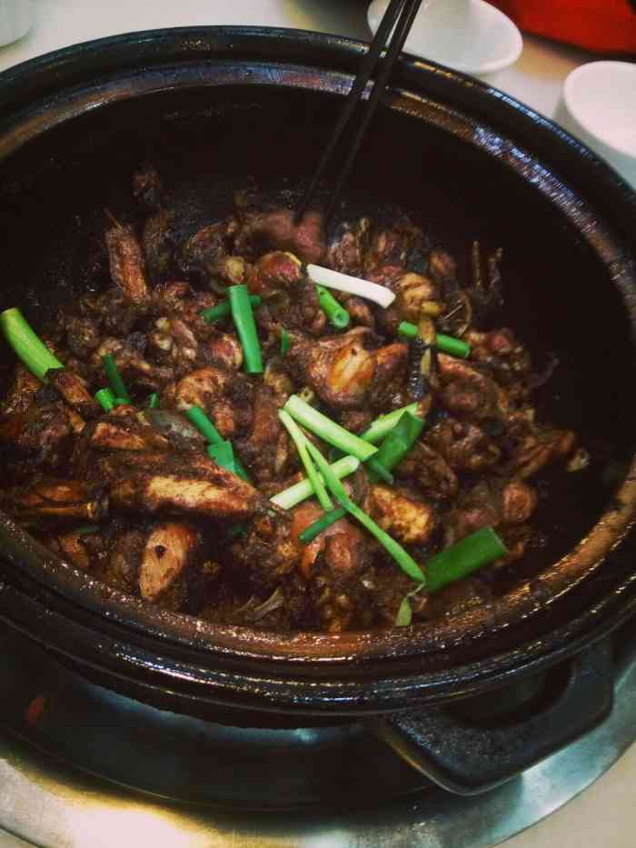 红枫寨瓦香鸡-"红枫寨瓦香鸡地址位于交通路靠大运河广场那.