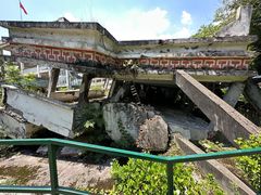 -四川汶川特大地震漩口中学遗址