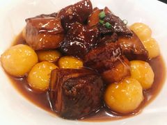 小土豆红烧肉-聚友居酒楼