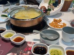 -洪氏嗨捞·广东猪肚鸡·椰子鸡火锅(西咸万象城店)