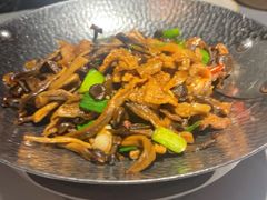 松茸菌炒肉-雀舞云南菜(天津天河城购物中心店)