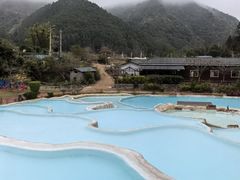-十万大山布透温泉