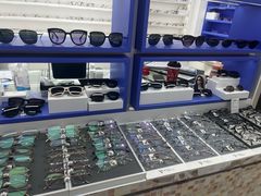 -美式眼镜·授权蔡司.依视路.尼康.豪雅.明月(南翔印象城店)