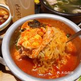 滋滋冒油的烤鳗鱼把隔壁小孩馋哭了 