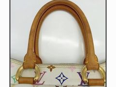 -爱革·奢品·鞋包·衣物·家居(金桥国际商业广场店)
