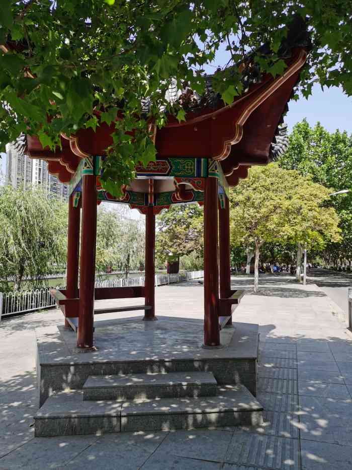 黄楼公园-"和小伙伴来到黄楼公园,无聊的压压马路,晒.