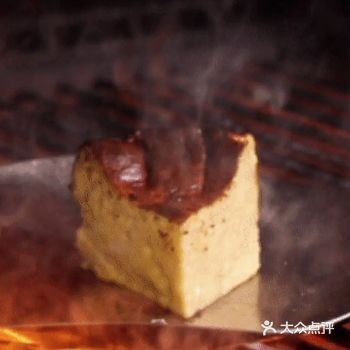 拿波里窑炉披萨，薄脆饼底，浓郁芝士?