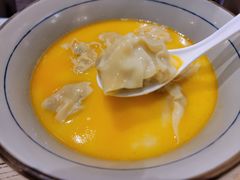 金汤黄鱼馄饨-蟹黄鱼·楼上面馆(外滩中央旗舰店)