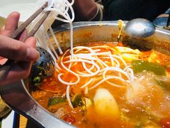 -野山舂·贵州现舂酸汤火锅(鸿通城店)