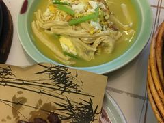 -阿瓦山寨·湘菜现炒·剁椒鱼头王(咸阳总店)