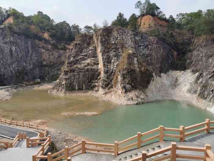 红山村-"瀑布环境不错,但非常多人呢,然后可以自己."-大众点评移动版