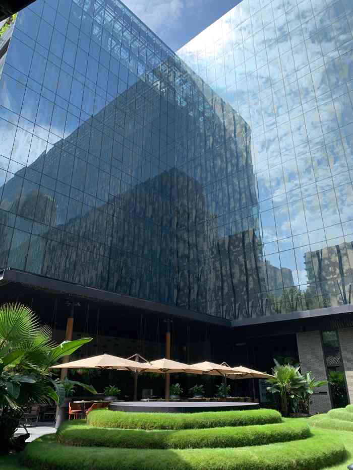 成都博舍酒店-"晚上逛累了太古里一群人在酒店下面的咖啡厅.