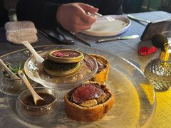 惠灵顿牛排-弦月窗LUNETTE BY AMANDA(复兴路店)