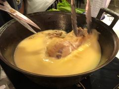 -鲜入围煮花胶鸡海鲜火锅