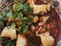 -爆炸头阿姨小四川正宗川味小吃(无任何分店)