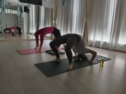 -一伽瑜伽·普拉提