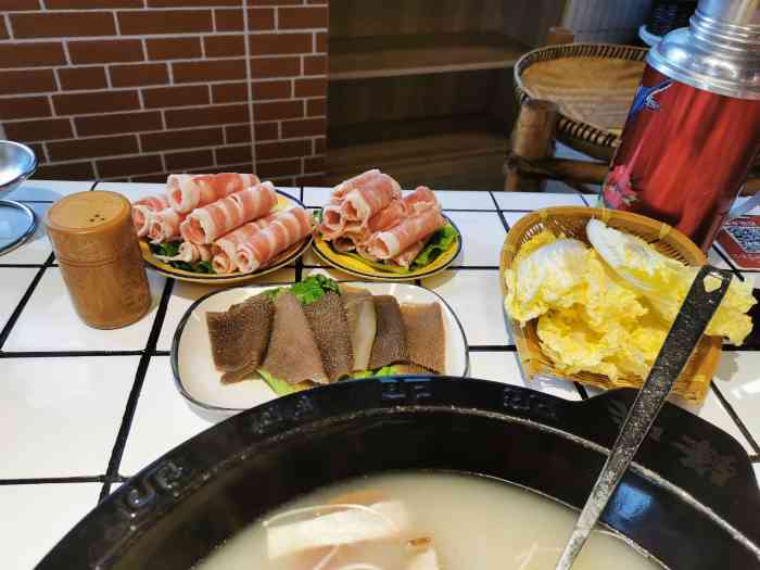 小锋哥·锋味市井火锅(中都店)-"这家店的菜份量都不多,菜单价也不贵