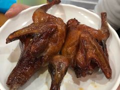 红烧乳鸽-煲煲掂风味煲仔饭餐厅(西区店)