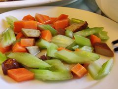 西芹胡萝卜炒素鸡-八达岭饭店