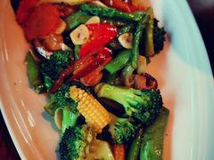 -Chom Cafe and Restaurant