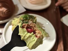 开心果树莓泡芙-Ten Olives甜点