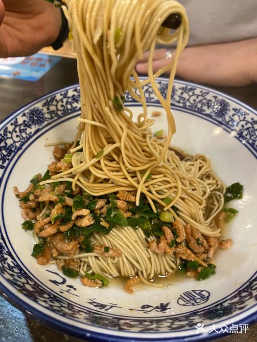 裕兴记面馆(人民广场店)开洋葱油拌面图片