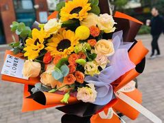 -何兮花店·气球派对鲜花店(马桥银春路万科城店)