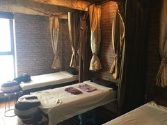 -莱蔻·圣灸堂·推拿艾灸(天山店)