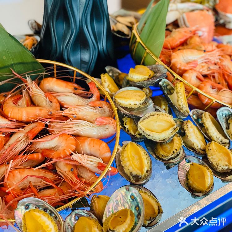 重庆解放碑69楼高空海鲜自助餐厅，美景无限、美味无穷～